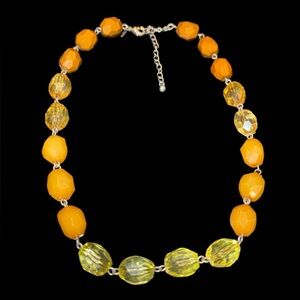 Avon Vintage Plastic Faceted Bead Choker 20” total length. JB2